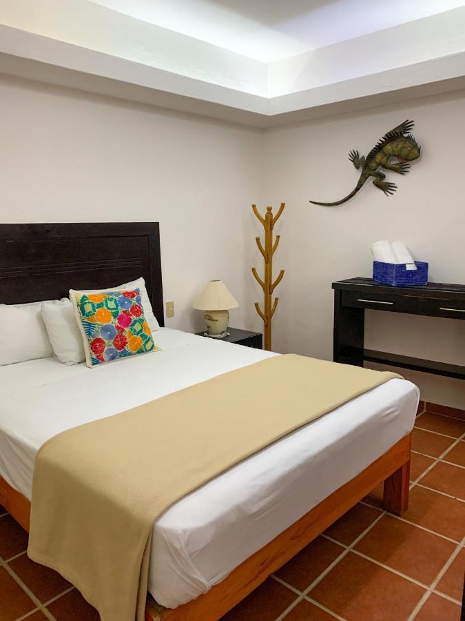 La Iguana Vallarta Lgbt Adults Only - Romantic Zone - Party Clubbing Street Puerto Vallarta Dış mekan fotoğraf